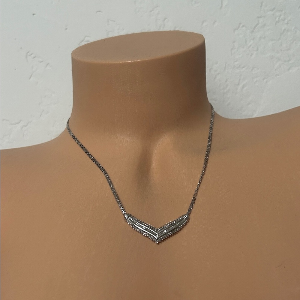 🌿10k White Gold Chevron Diamond Necklace